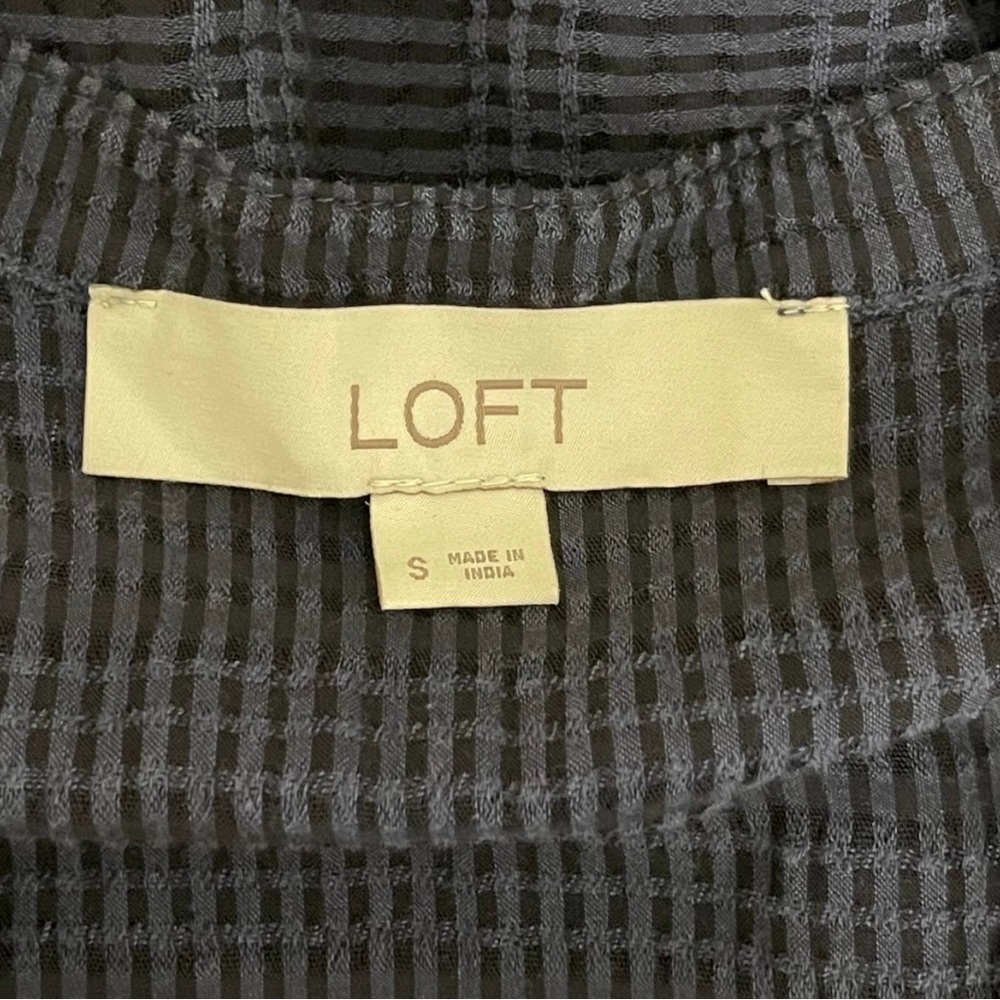 📦LAST CHANCE📦 Loft | Textured Navy Split Neck Blouse - Picture 9 of 9